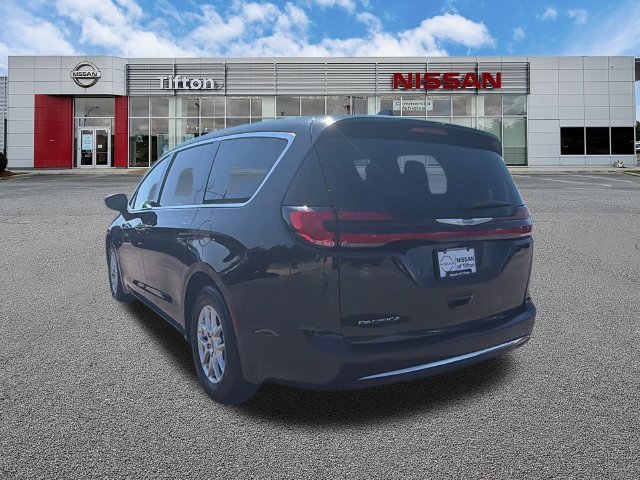 Used 2023 Chrysler Pacifica Touring-L FWD image 5