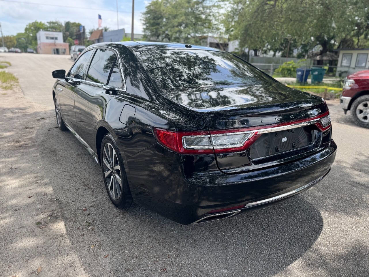 Used 2017 Lincoln Continental Premiere FWD image 6