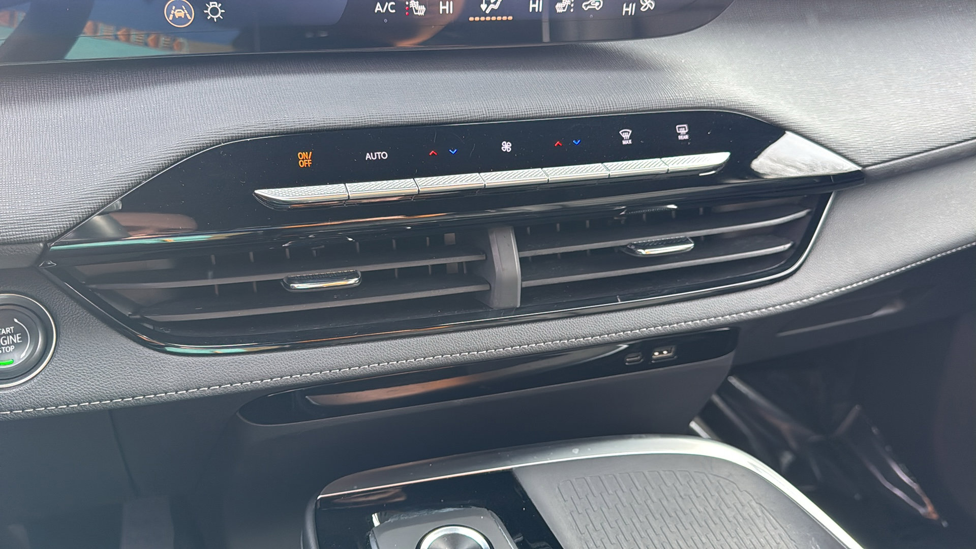 Used 2025 Buick Enclave Preferred image 22