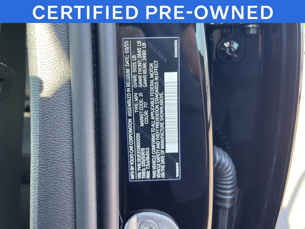 Certified 2025 Volvo XC40 B5 Plus AWD/4WD image 28