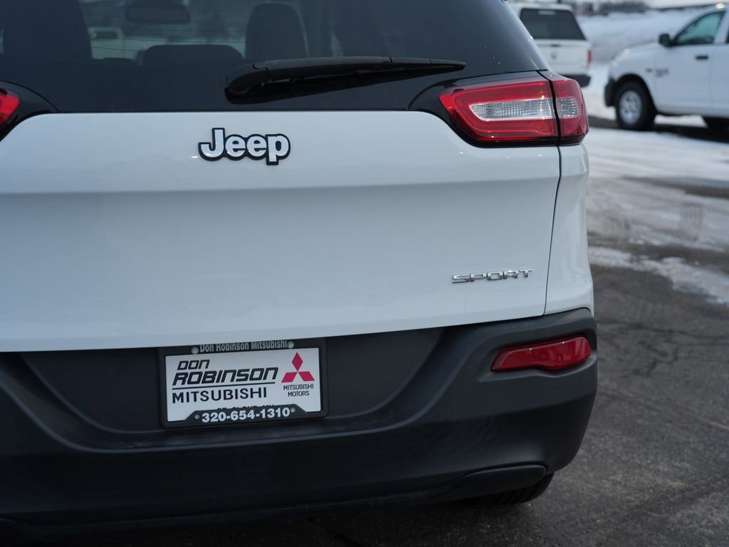 Used 2017 Jeep Cherokee Sport image 10