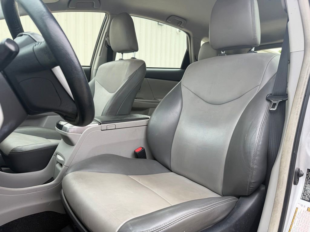 Used 2017 Toyota Prius V Four image 12