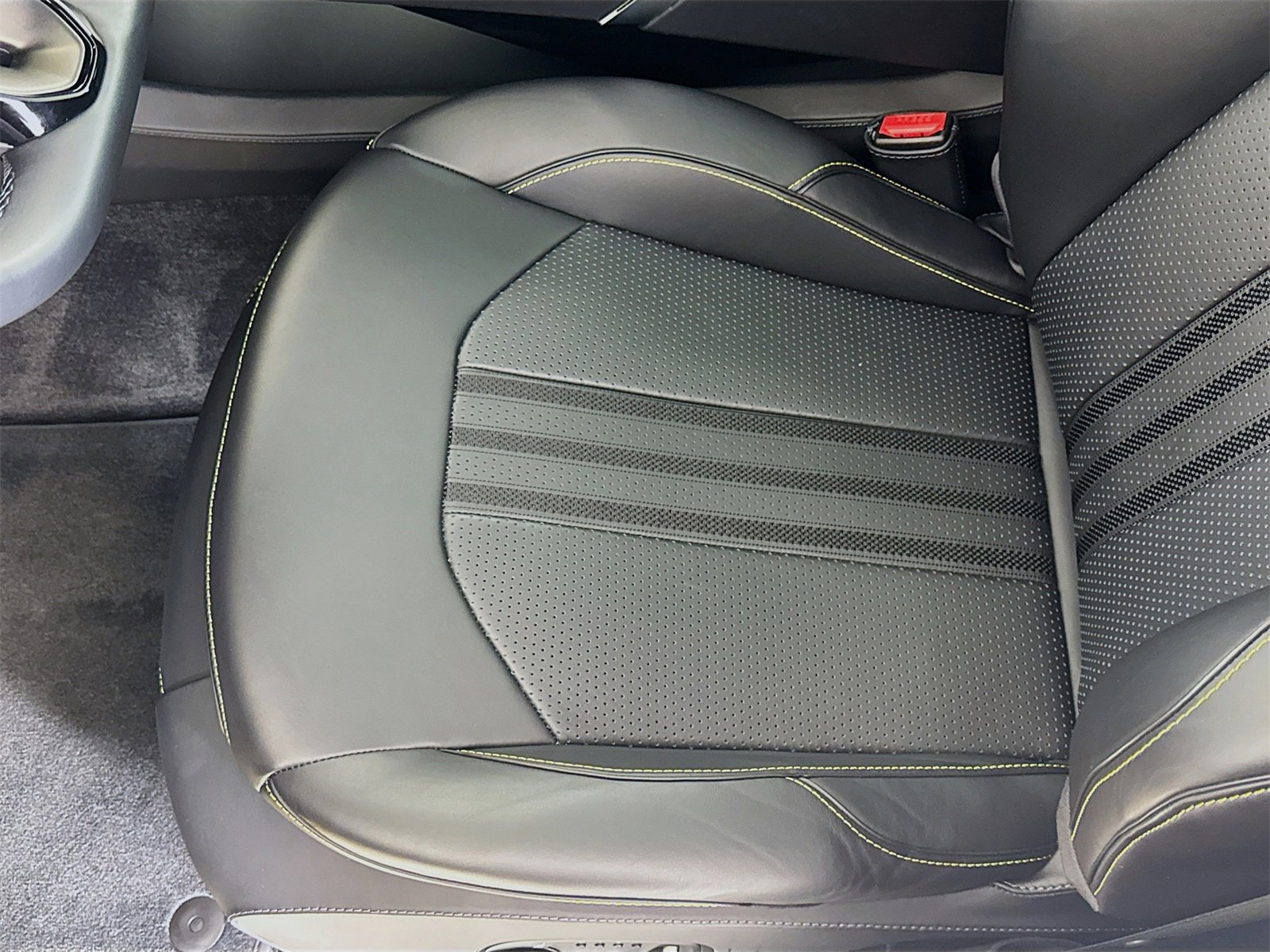 Used 2025 Aston Martin DBX 707 image 19