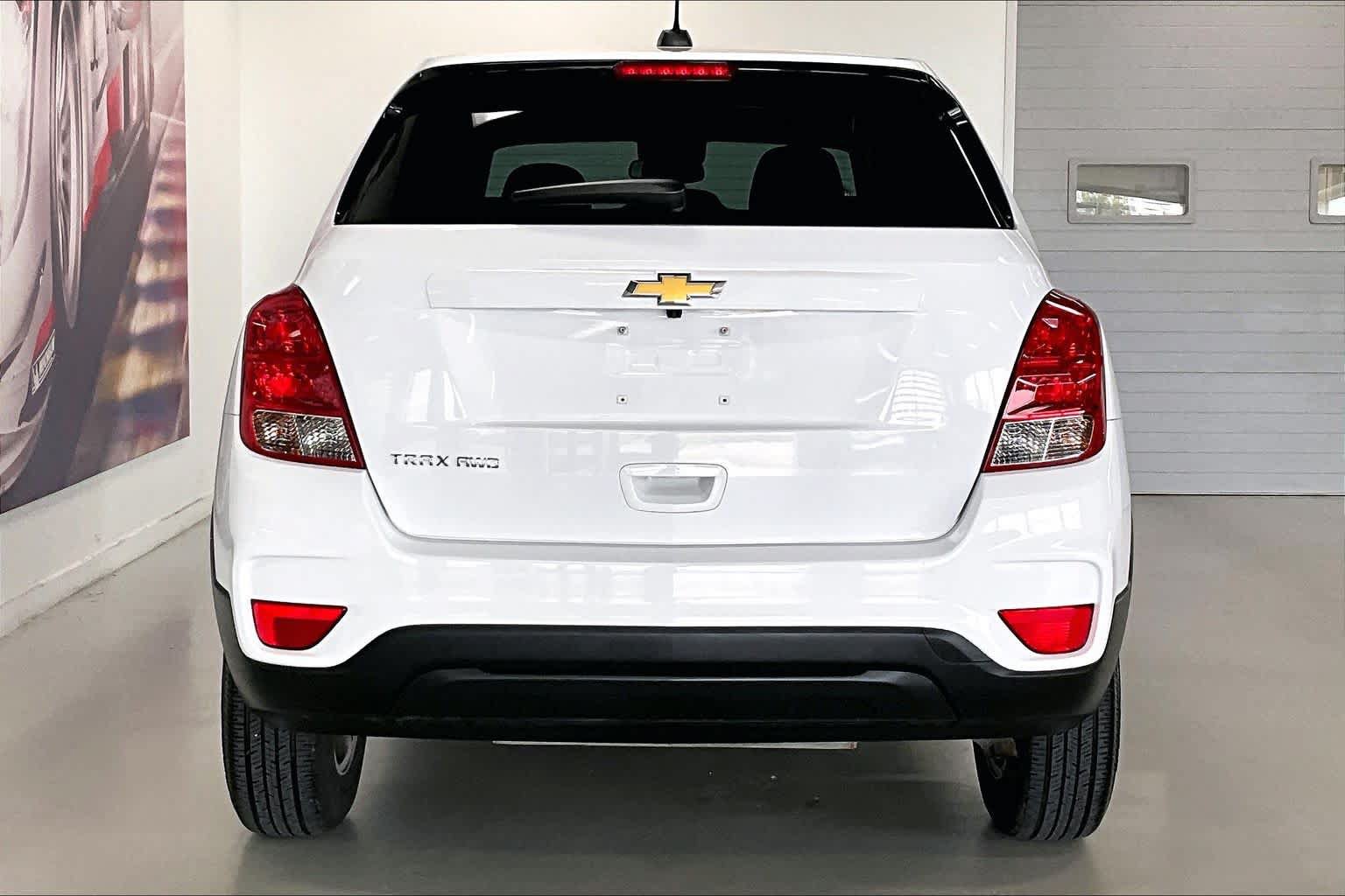 Used 2022 Chevrolet Trax LS w/ Tint and Cruise Package AWD/4WD image 5