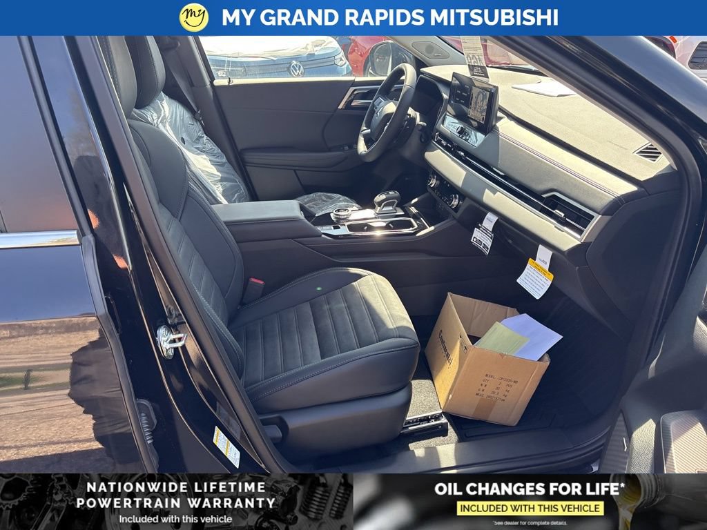 New 2026 Mitsubishi Outlander SE AWD/4WD image 13