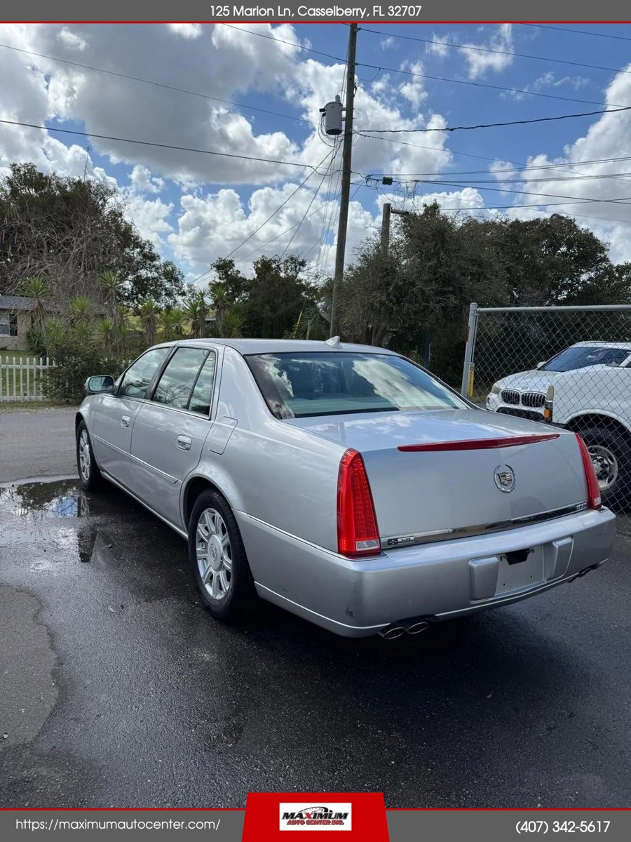 Used 2009 Cadillac DTS image 3