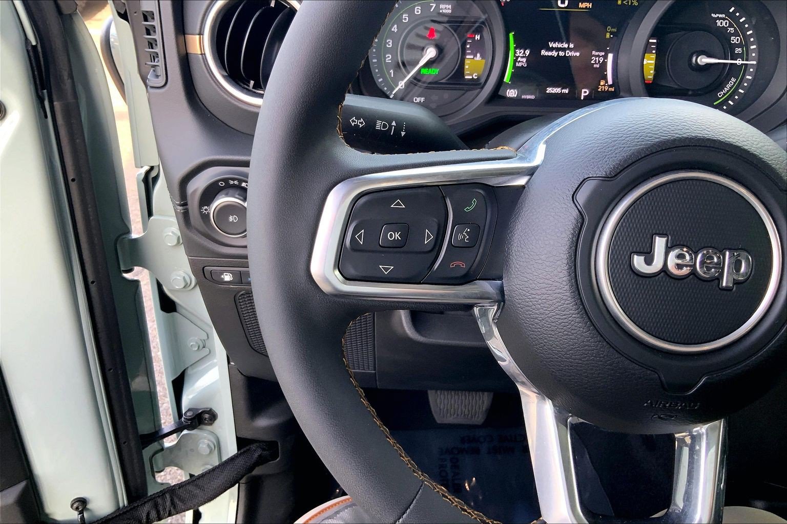 Used 2024 Jeep Wrangler Unlimited Sahara w/ Technology Group AWD/4WD image 23