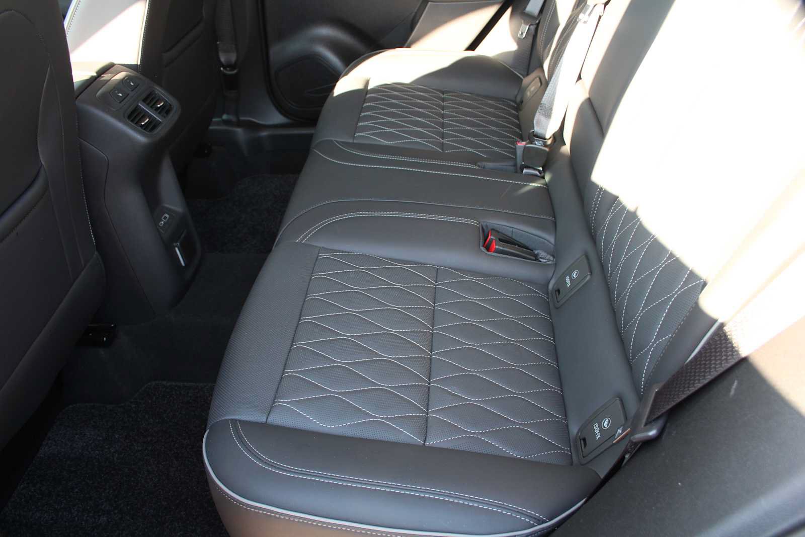Used 2023 Buick Envision Avenir AWD/4WD image 25