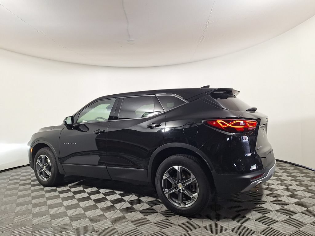Used 2025 Chevrolet Blazer LT FWD image 7