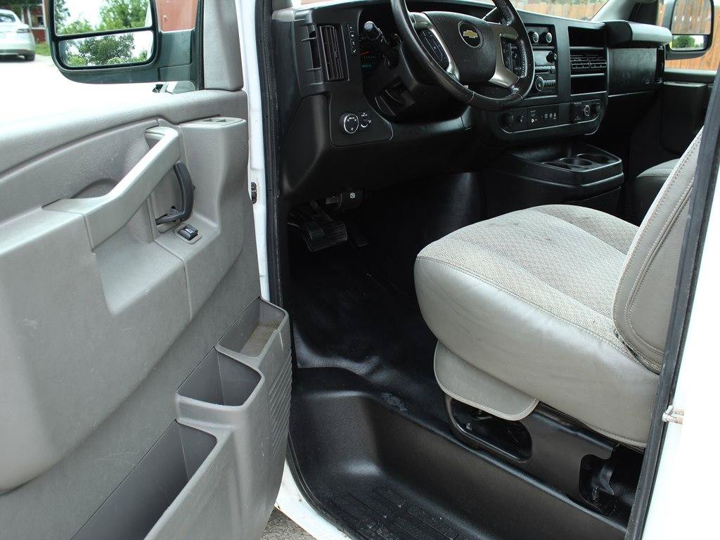 Used 2019 Chevrolet Express 3500 w/ Power Convenience Package RWD image 17