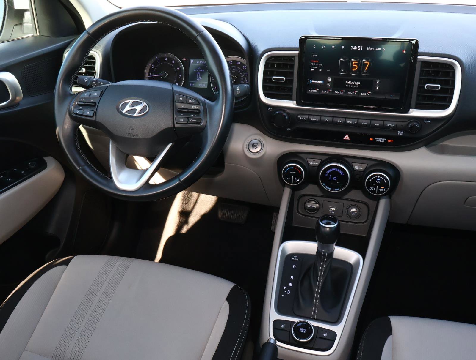 Used 2021 Hyundai Venue SEL w/ Premium Package image 10