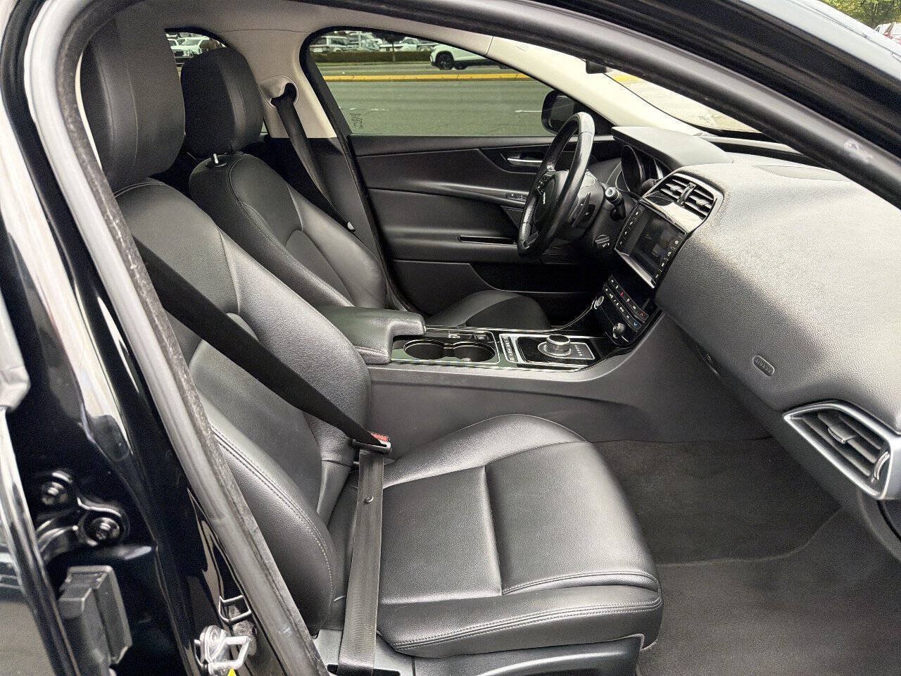 Used 2017 Jaguar XE RWD image 16