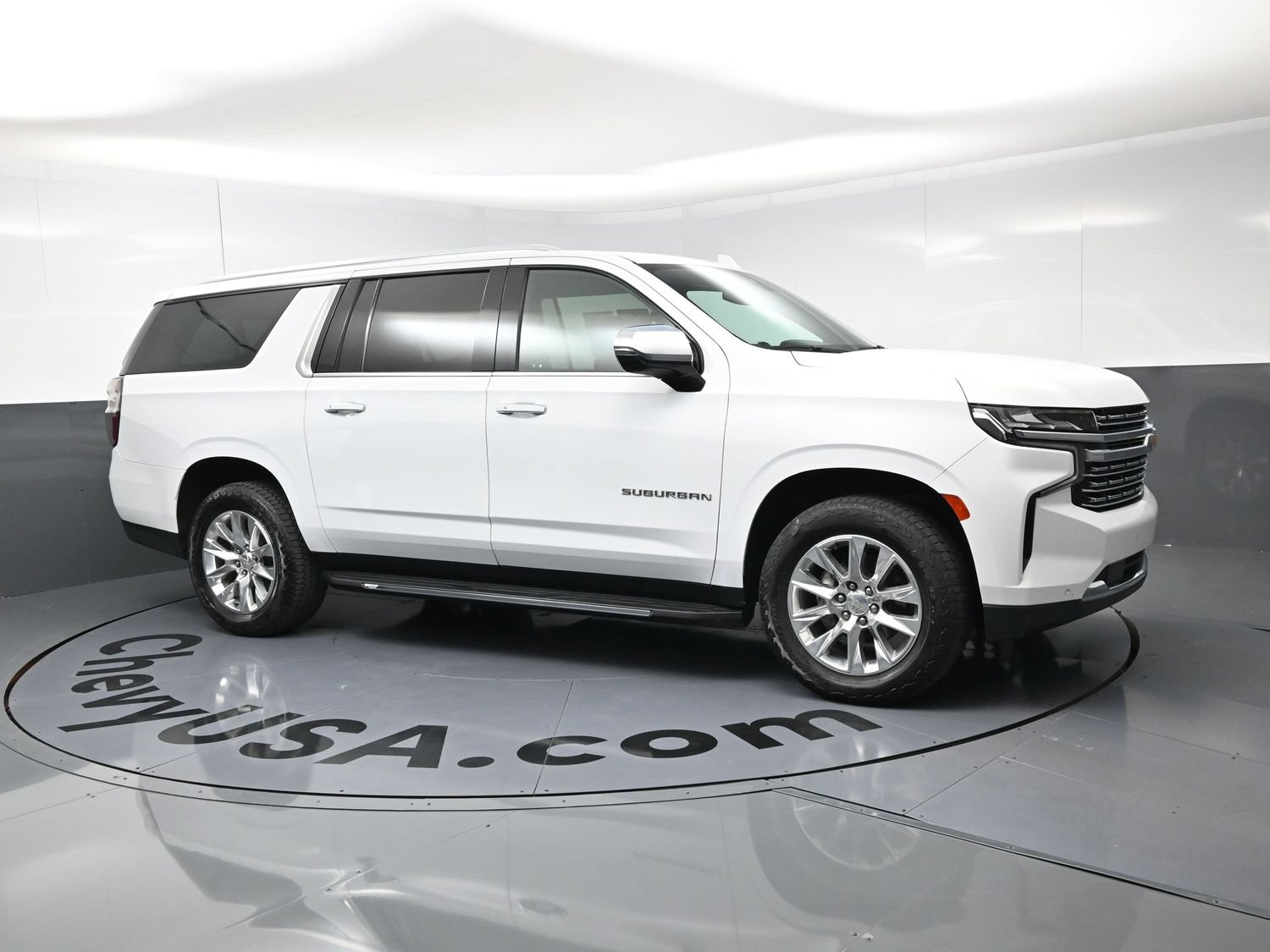 Used 2022 Chevrolet Suburban Premier RWD image 2