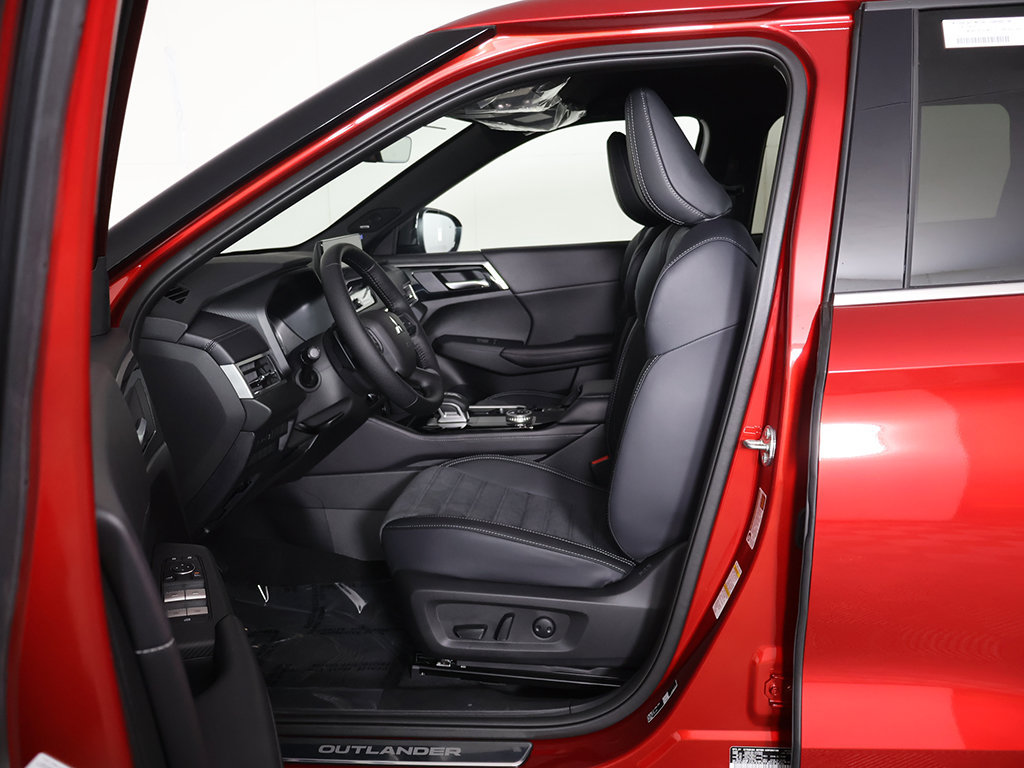 New 2026 Mitsubishi Outlander LE AWD/4WD image 28