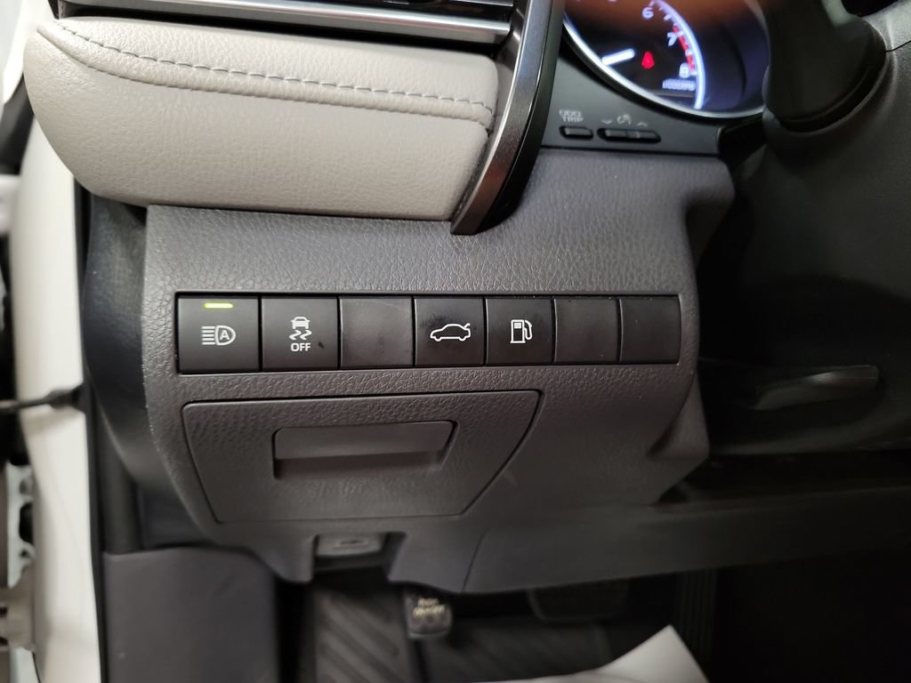 Used 2018 Toyota Camry SE w/ Moonroof Package FWD image 23