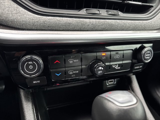 Used 2025 Jeep Compass Latitude AWD/4WD image 29