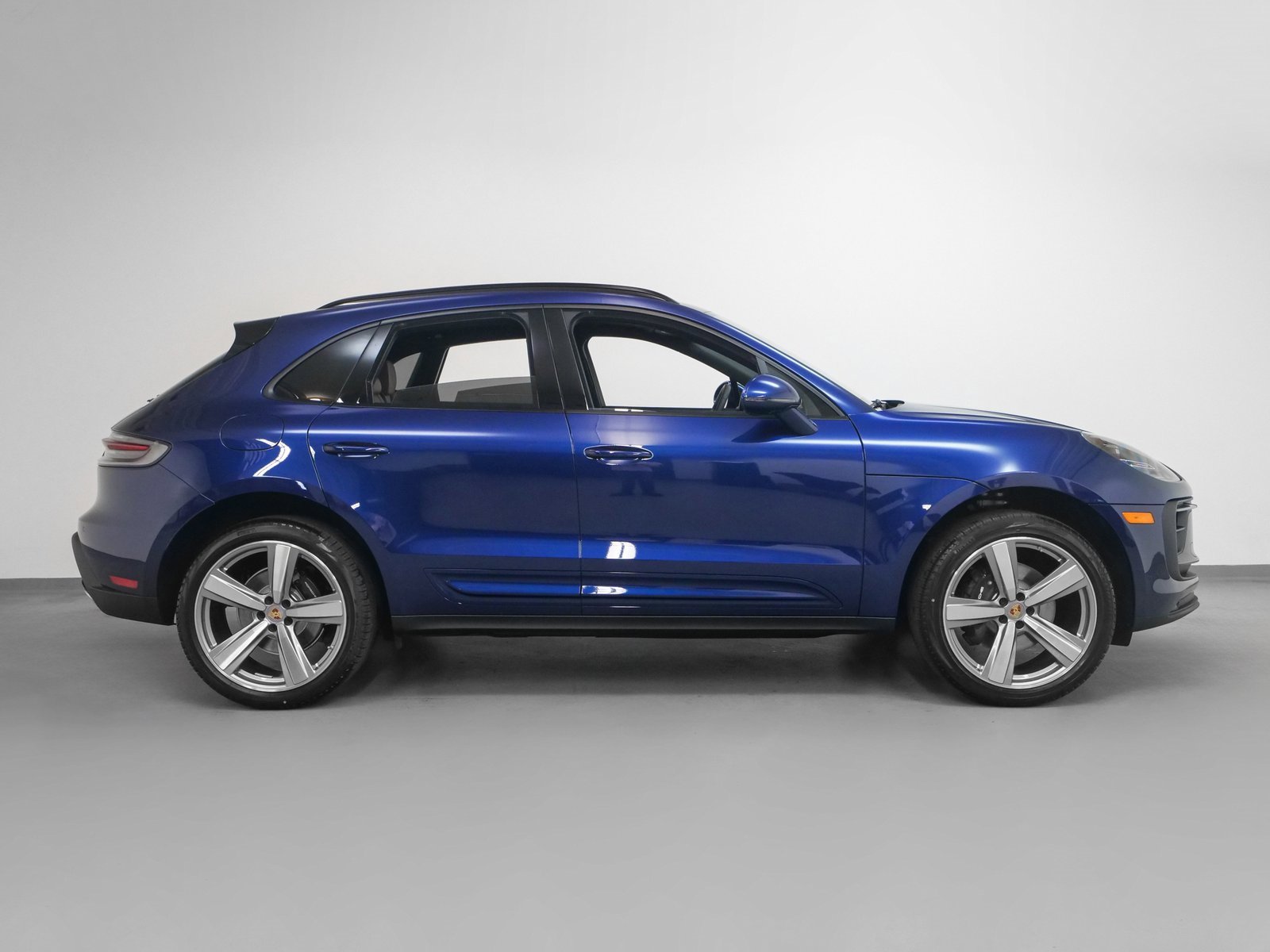 Used 2025 Porsche Macan image 10