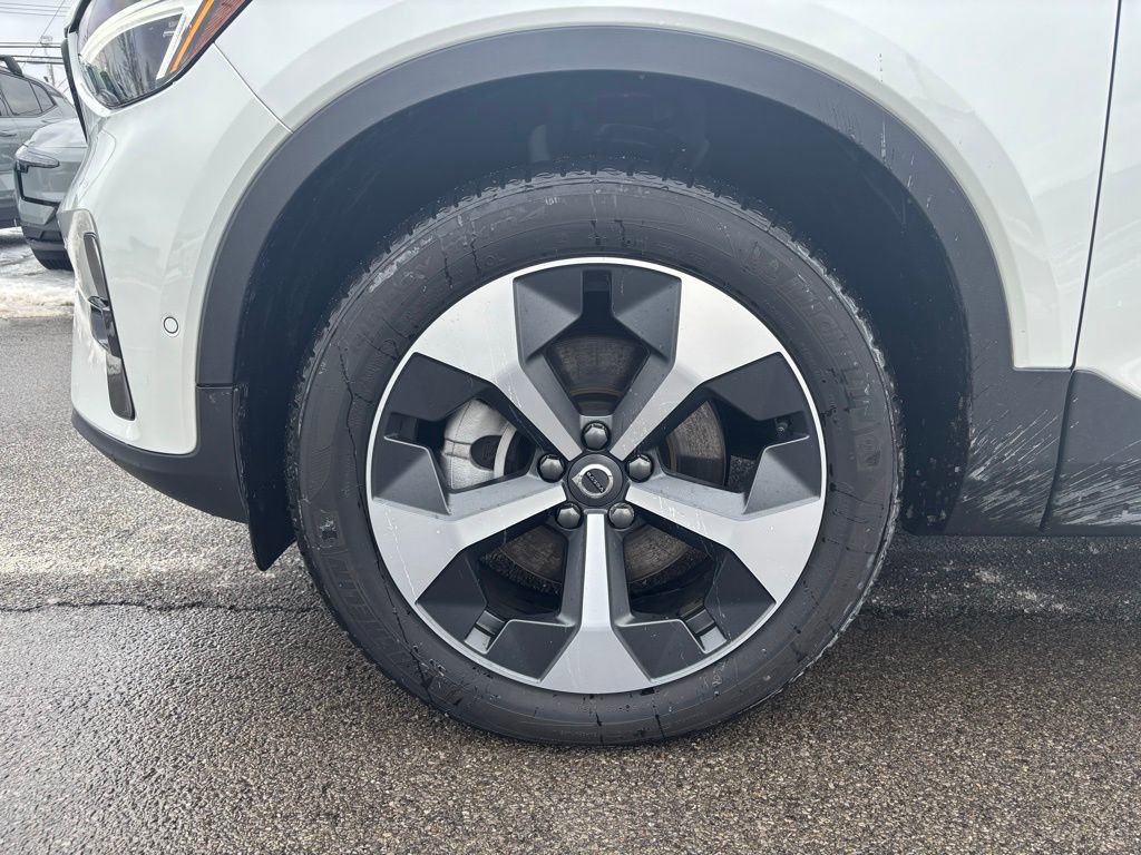 Certified 2026 Volvo XC40 B5 Plus w/ Protection Package Premier image 31
