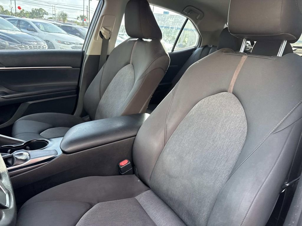 Used 2018 Toyota Camry LE FWD image 17