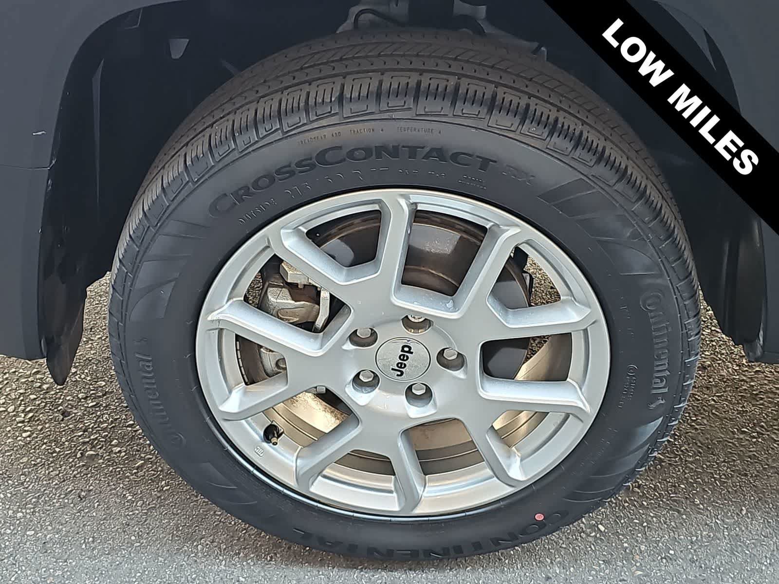 Used 2023 Jeep Renegade Latitude AWD/4WD image 12