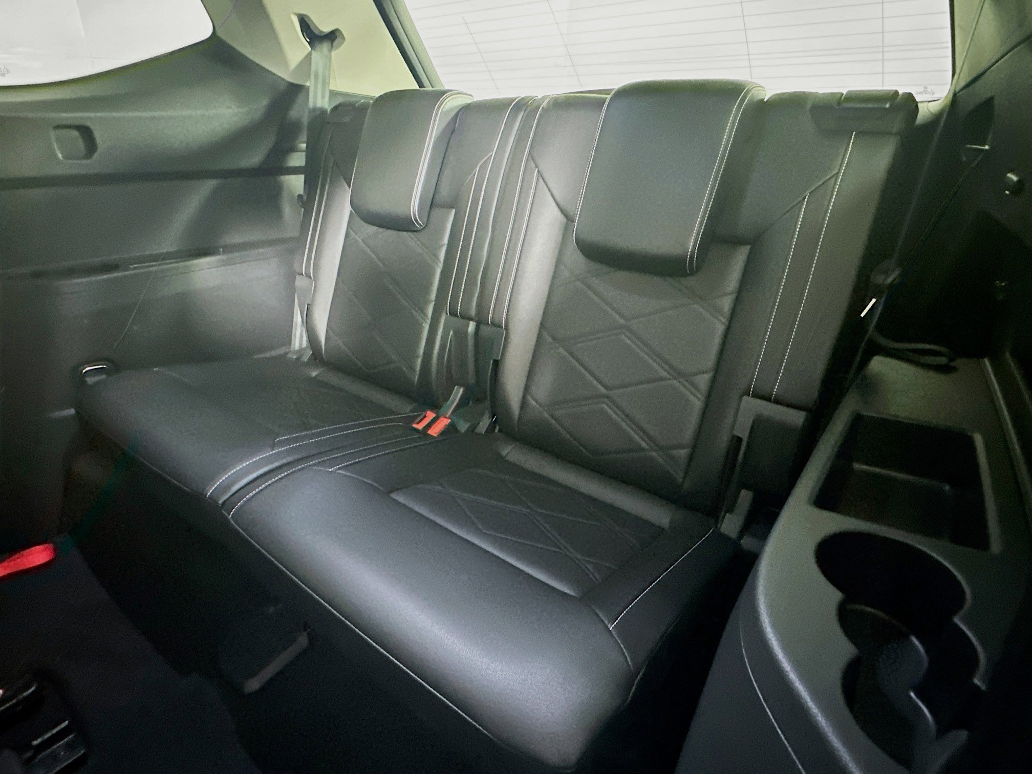 Used 2025 Volkswagen Atlas SE image 28