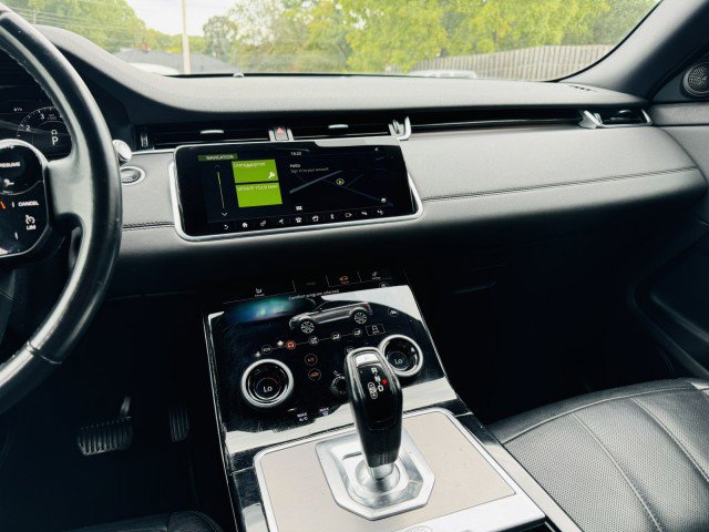 Used 2020 Land Rover Range Rover Evoque SE image 11