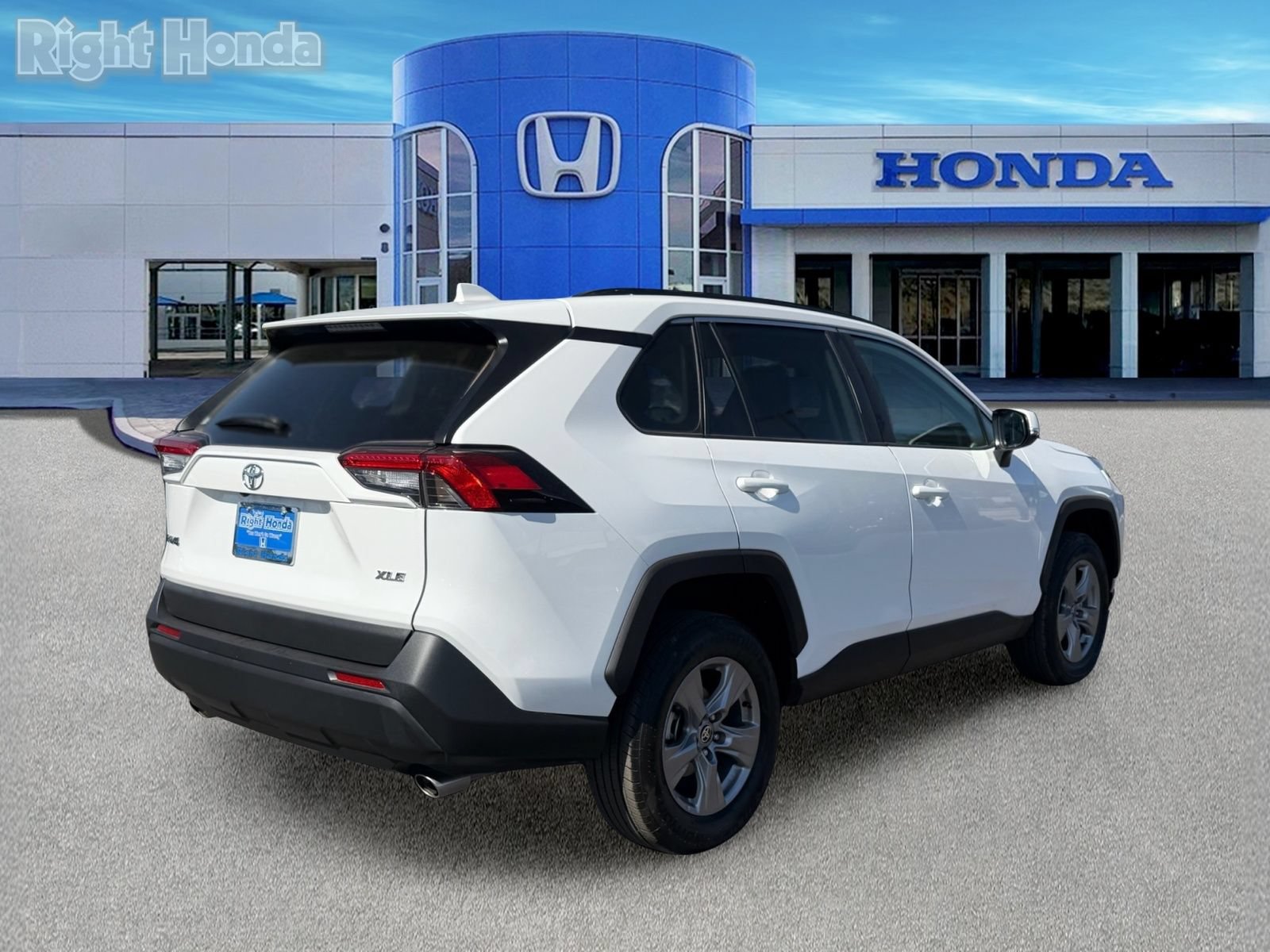 Used 2025 Toyota RAV4 XLE FWD image 7