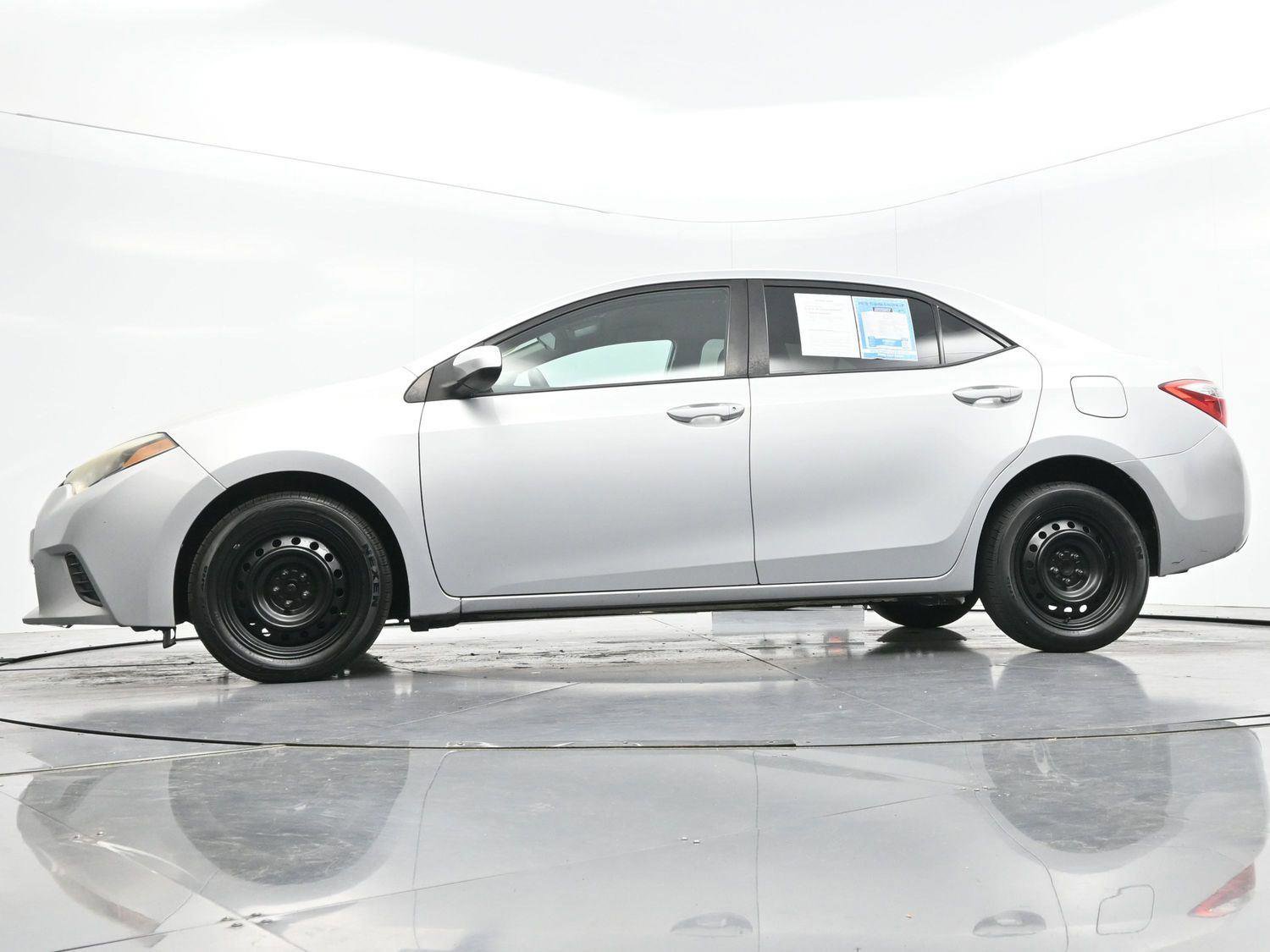Used 2016 Toyota Corolla LE image 39