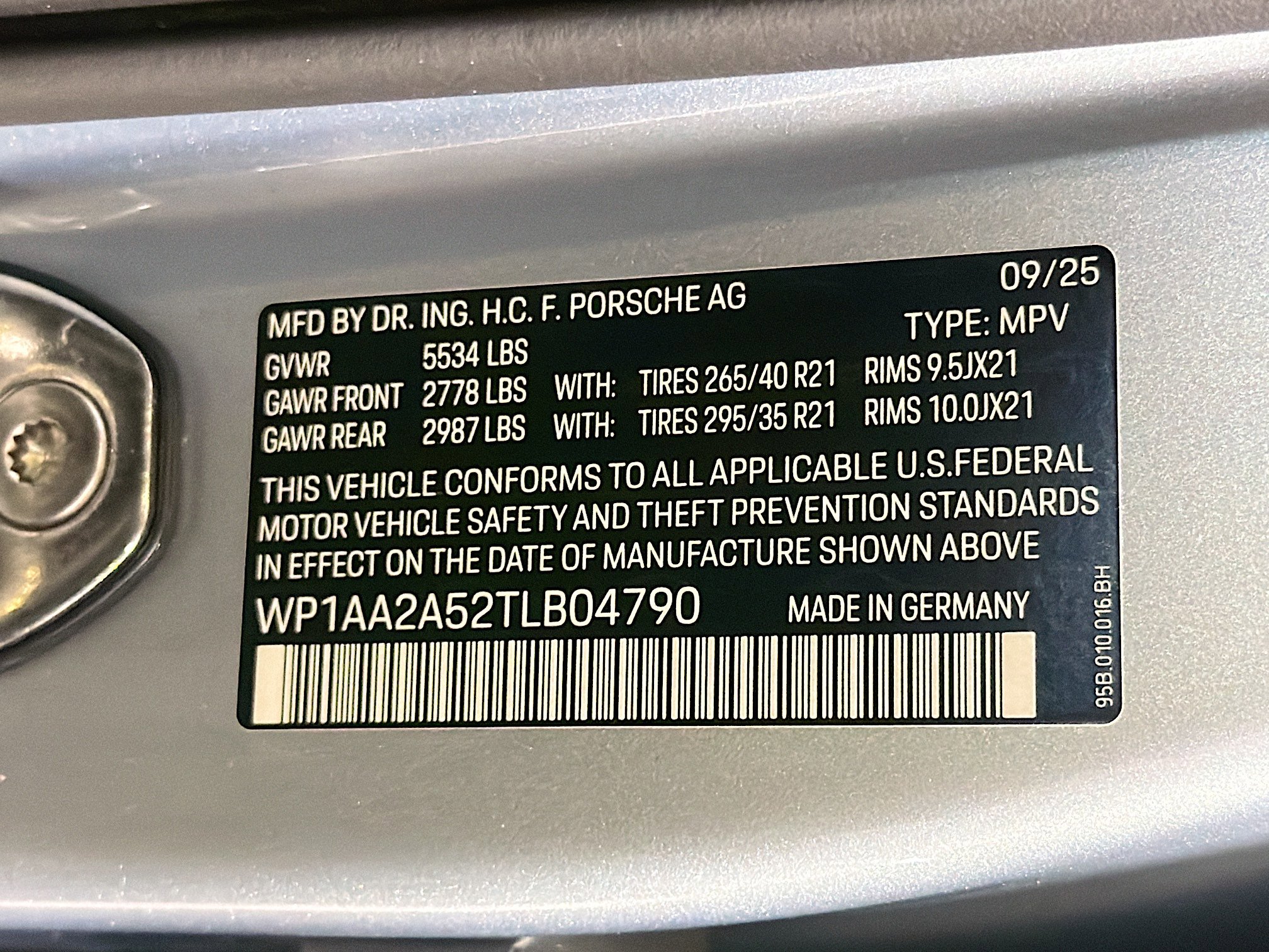 Certified 2026 Porsche Macan AWD/4WD image 44