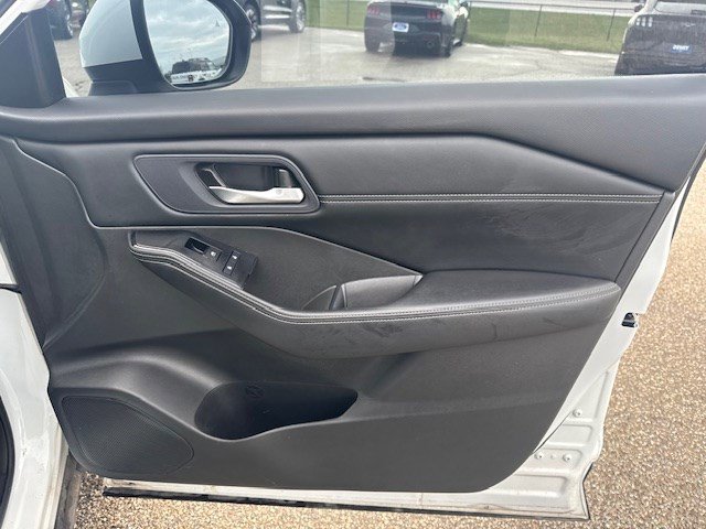 Used 2024 Nissan Rogue SV w/ SV Premium Package image 36