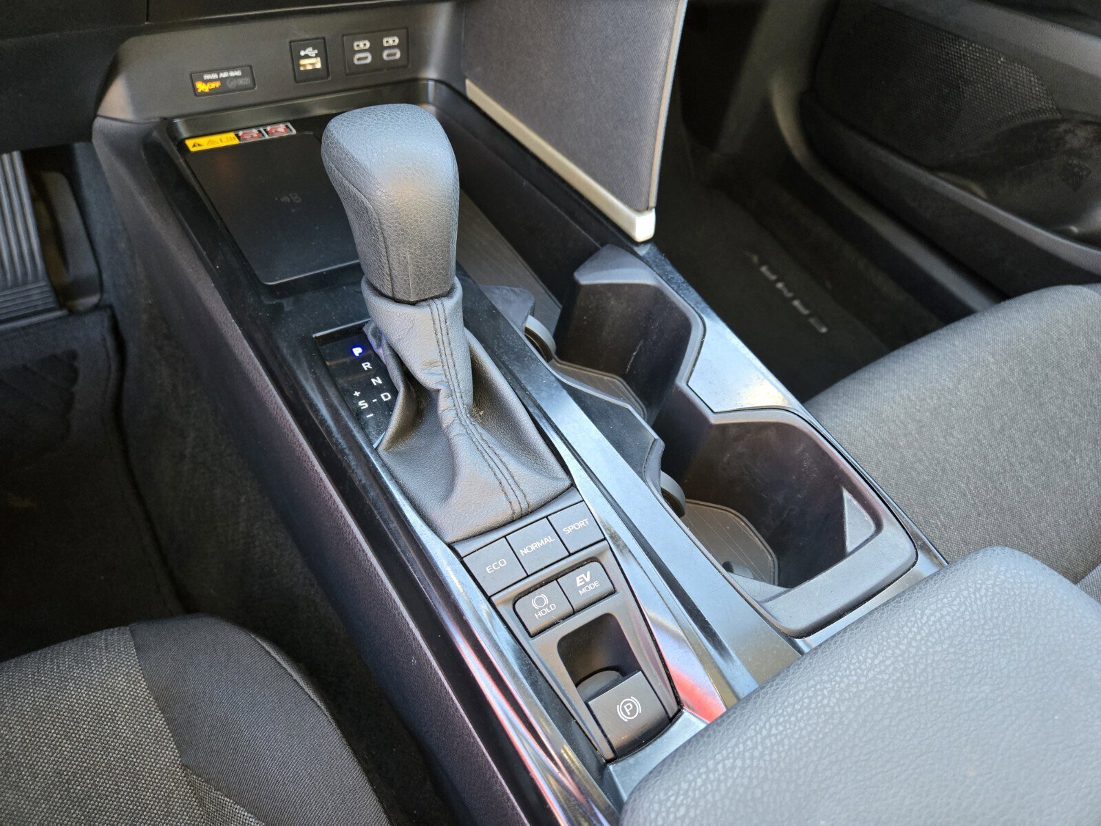 Used 2025 Toyota Camry SE image 25