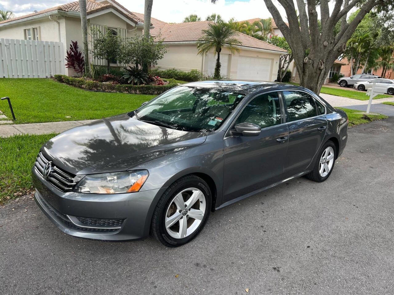 Used 2013 Volkswagen Passat 2.5 SE FWD image 2