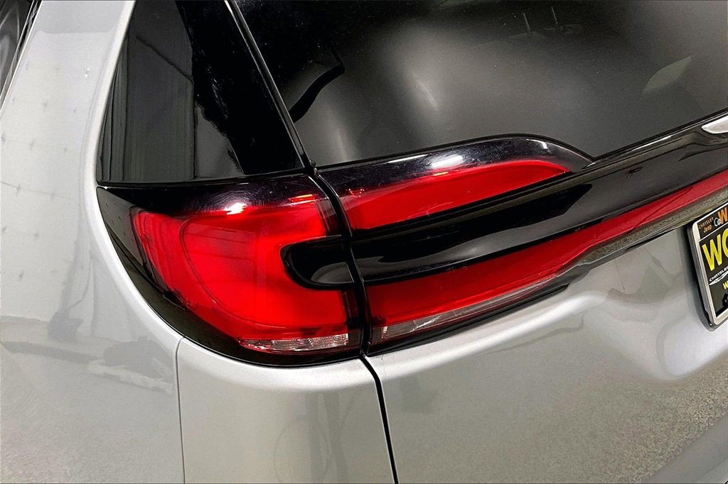 Used 2024 Chrysler Pacifica Touring-L image 24