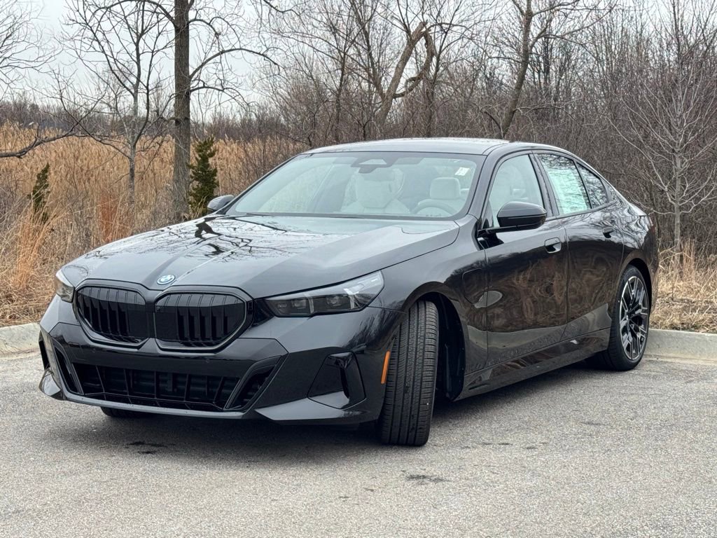 New 2026 BMW 550e xDrive w/ Premium Package image 3