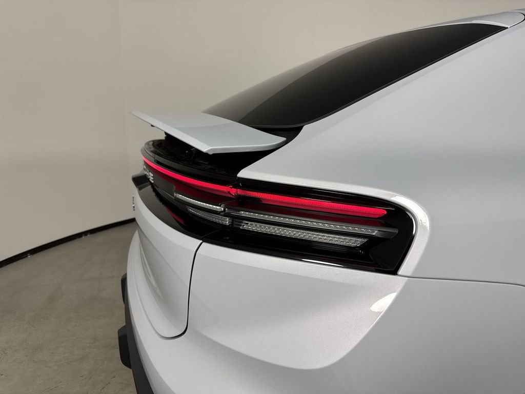 New 2026 Porsche Macan 4 Electric AWD/4WD image 17