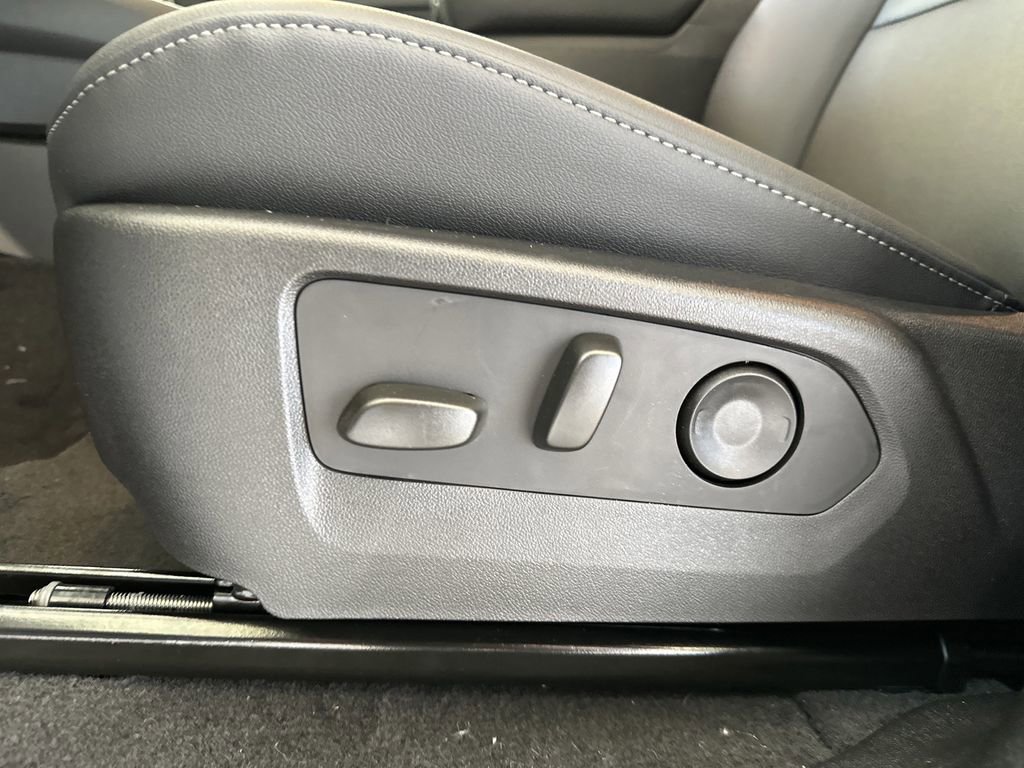 New 2026 GMC Canyon Elevation w/ Convenience Package image 14