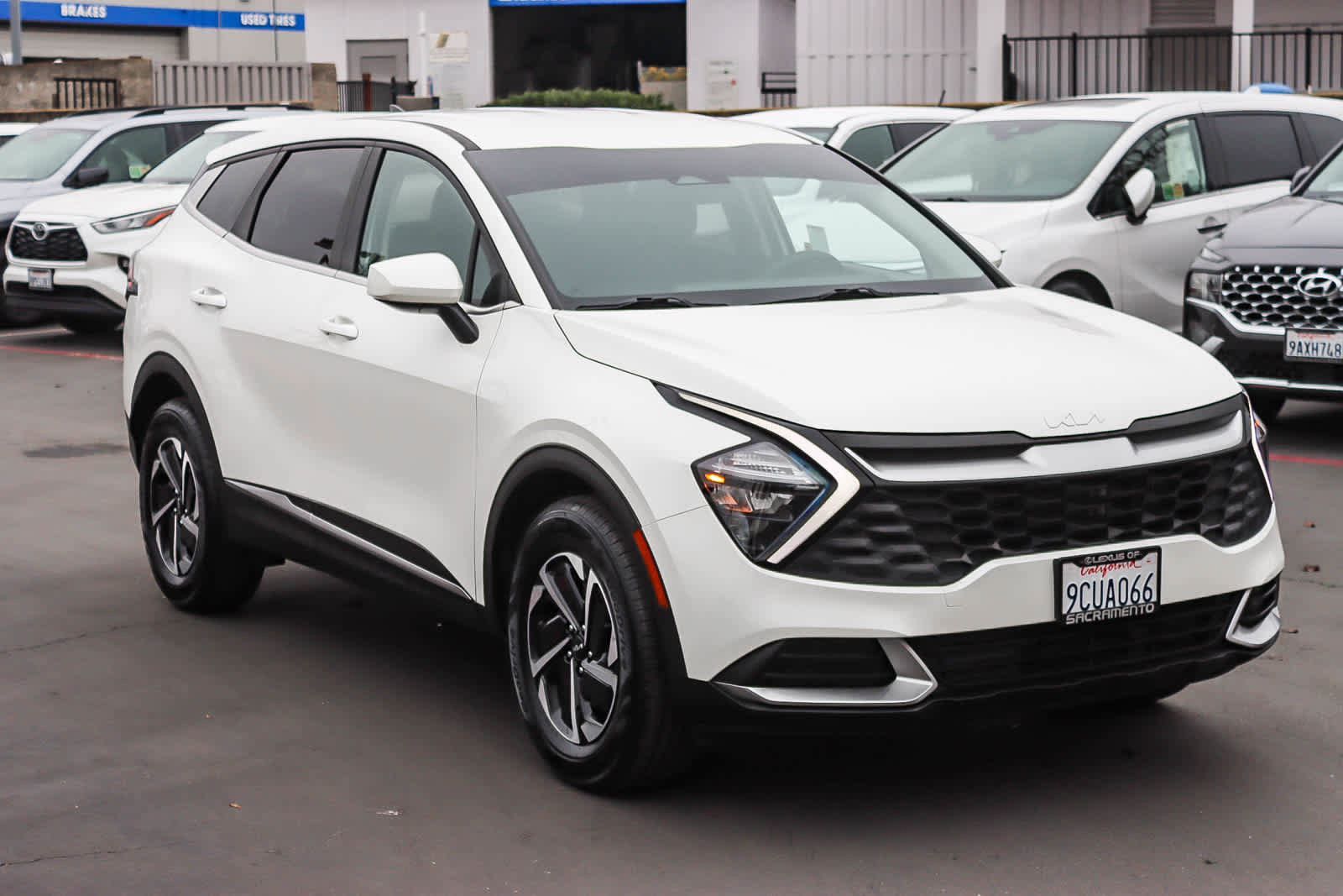 Used 2023 Kia Sportage LX image 5