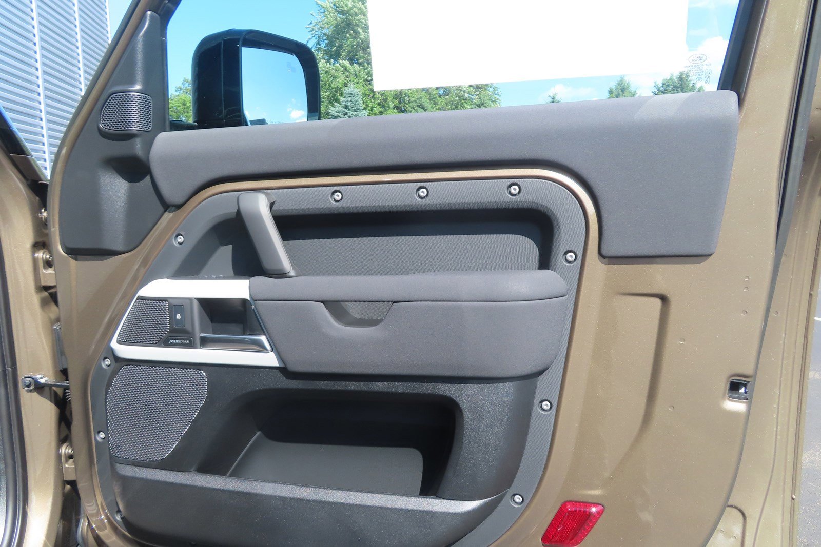 Used 2023 Land Rover Defender 90 S image 26
