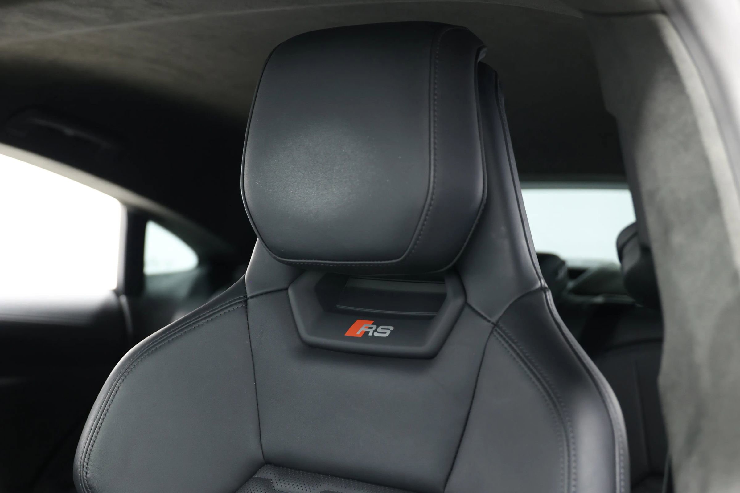 Used 2022 Audi RS e-tron GT w/ Carbon Performance Package image 20