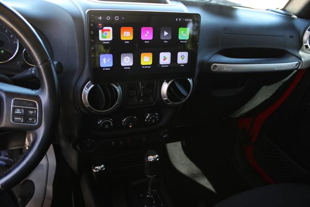 Used 2018 Jeep Wrangler Unlimited Sahara AWD/4WD image 11
