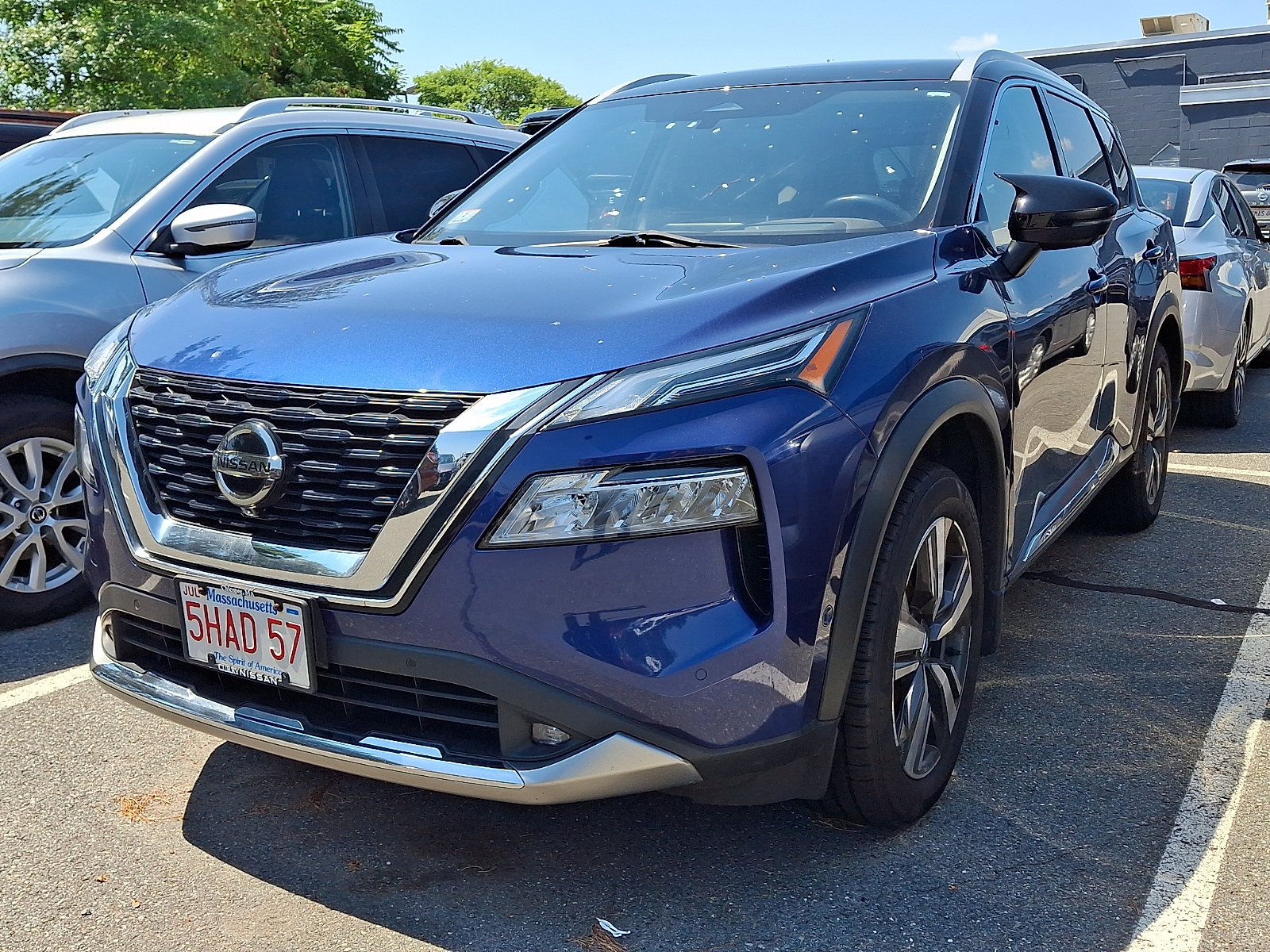 Used 2021 Nissan Rogue Platinum AWD/4WD image 2