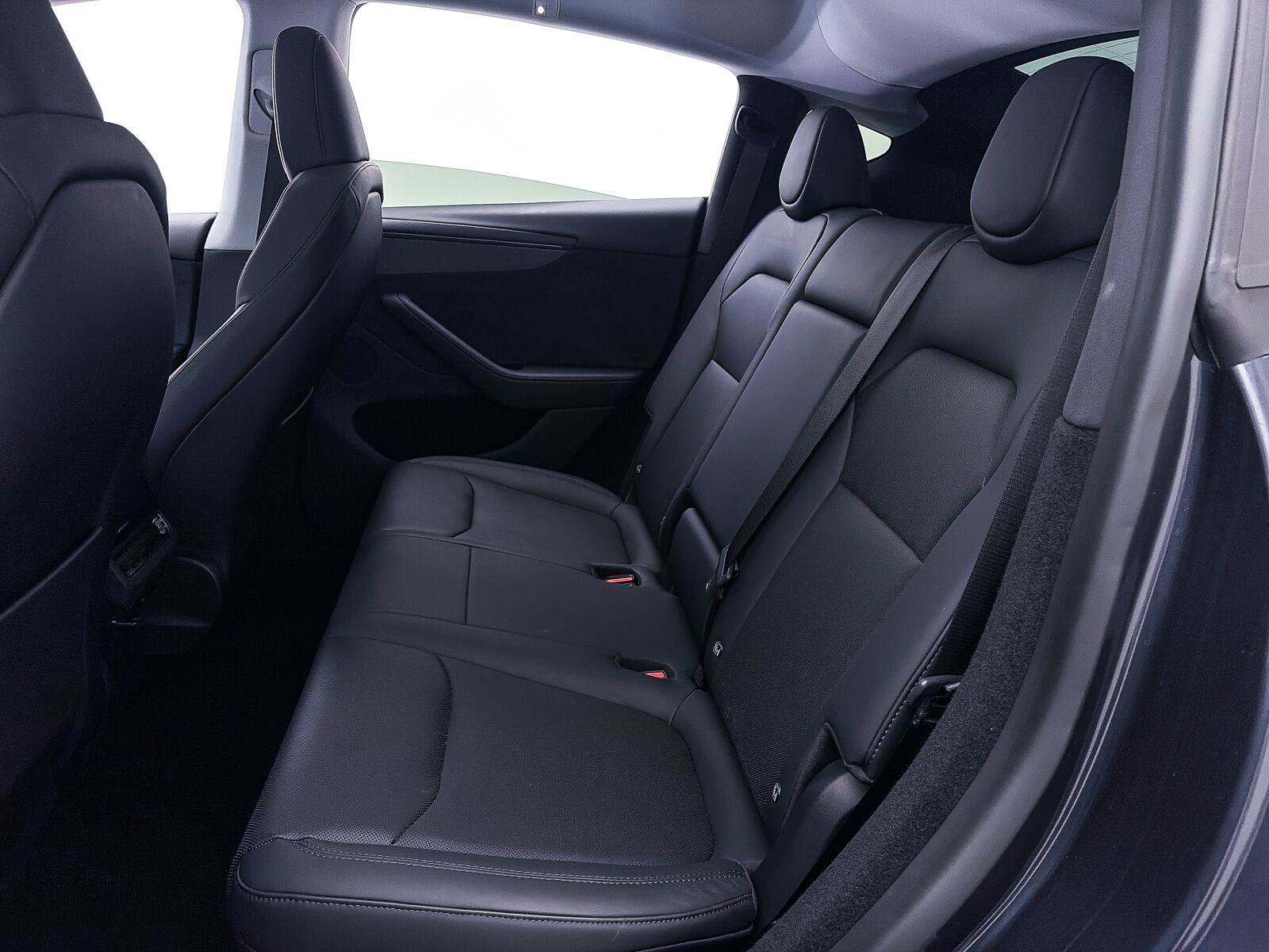 Used 2026 Tesla Model Y 2WD image 34