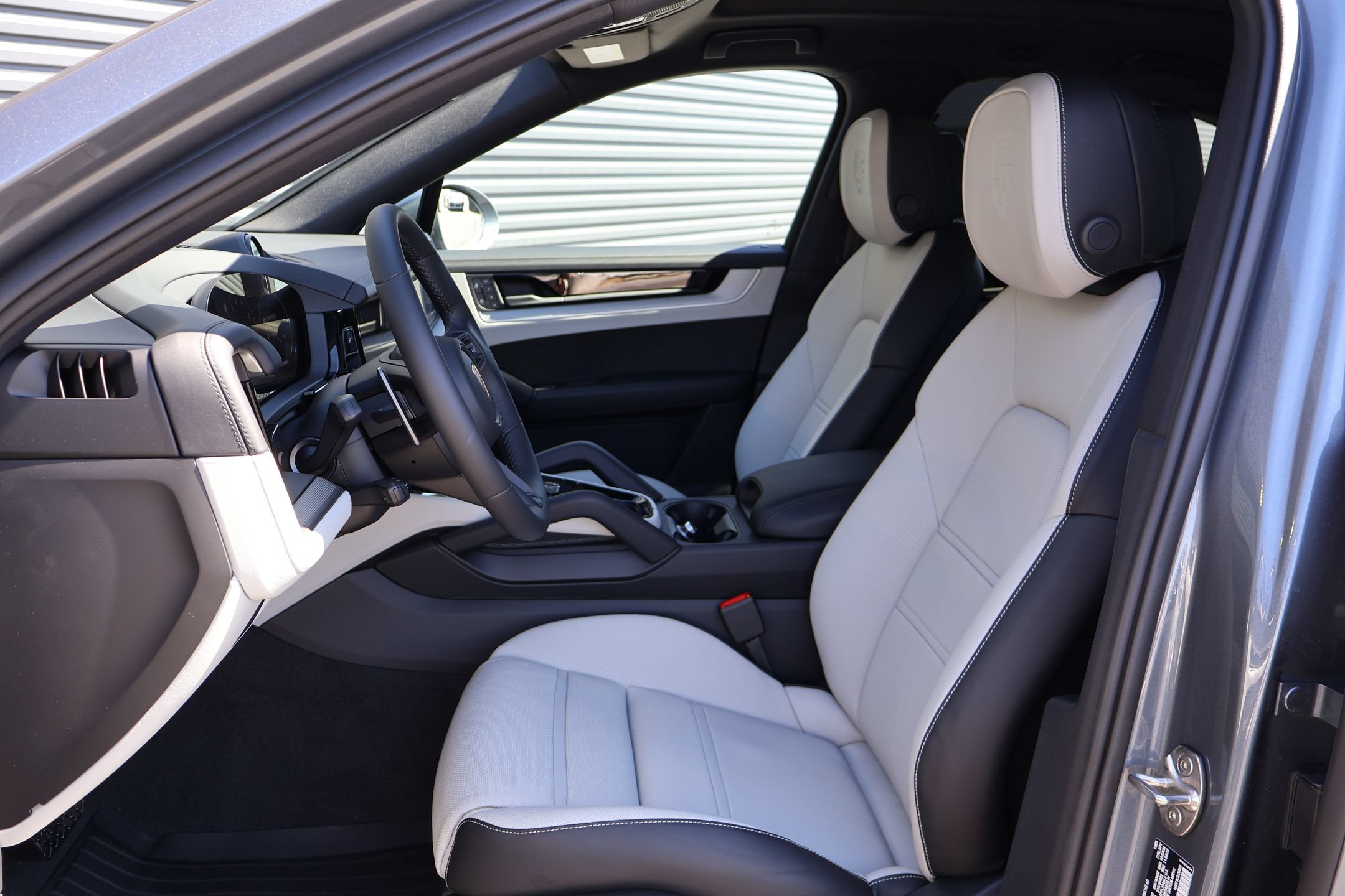 New 2026 Porsche Cayenne Coupe AWD/4WD image 5