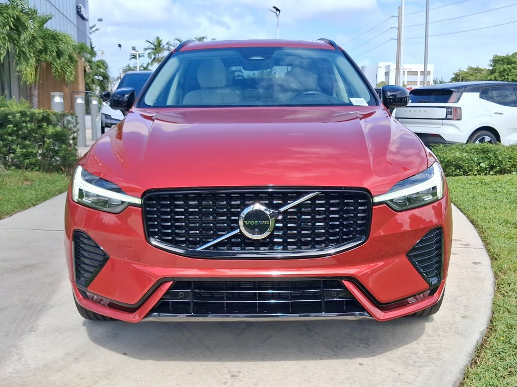 Used 2024 Volvo XC60 B5 Plus AWD/4WD image 2