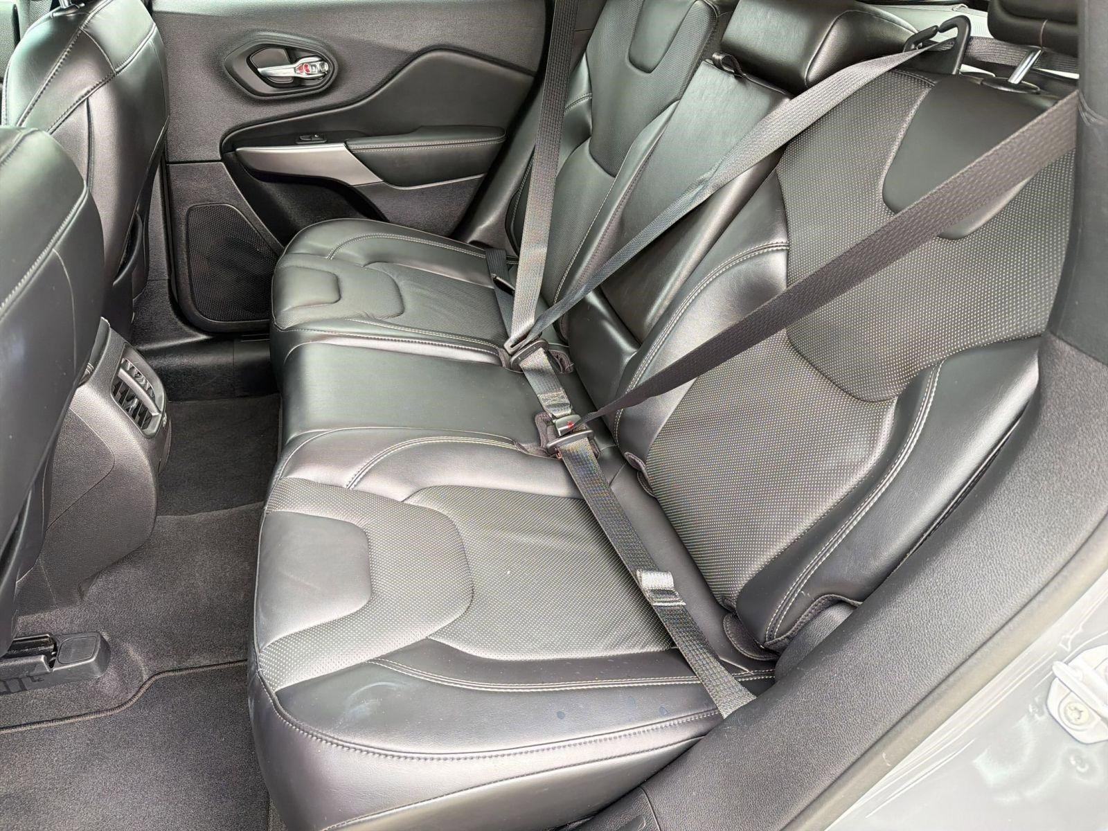 Used 2021 Jeep Cherokee Latitude Lux w/ Comfort/Convenience Group FWD image 15
