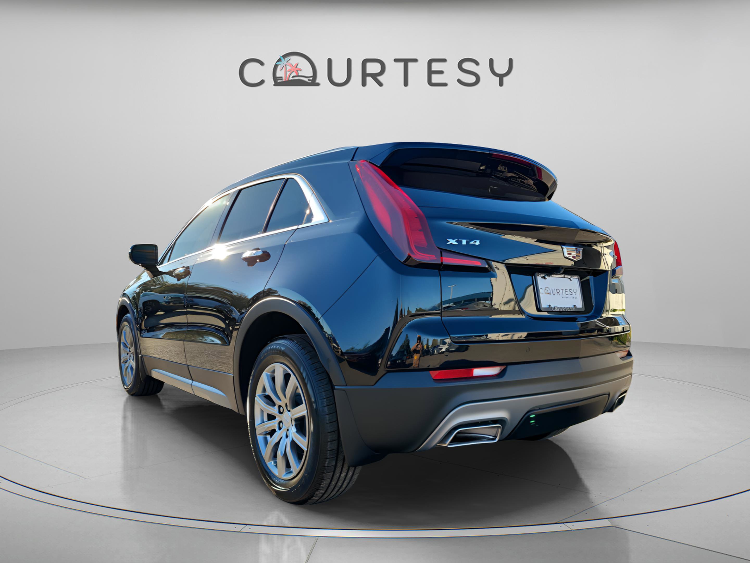 Used 2022 Cadillac XT4 Premium Luxury w/ Enhanced Visibility Package video 2