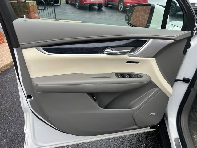 Used 2023 Cadillac XT6 Premium Luxury w/ Technology Package image 16