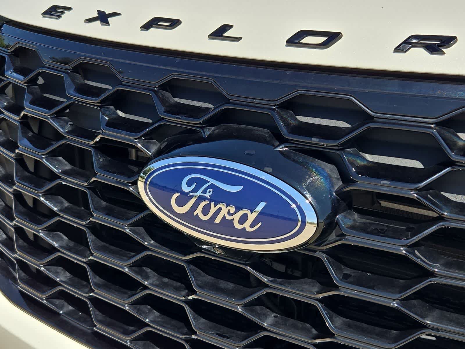 Used 2025 Ford Explorer ST AWD/4WD image 11