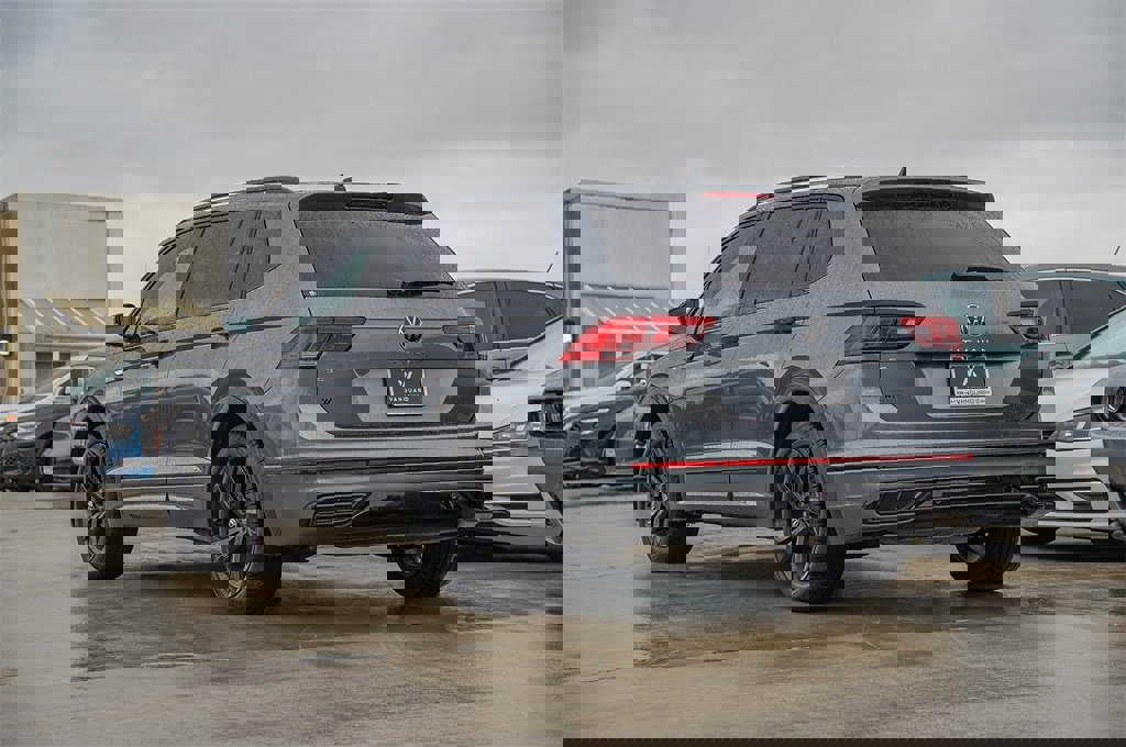 New 2024 Volkswagen Tiguan SE R-Line image 5