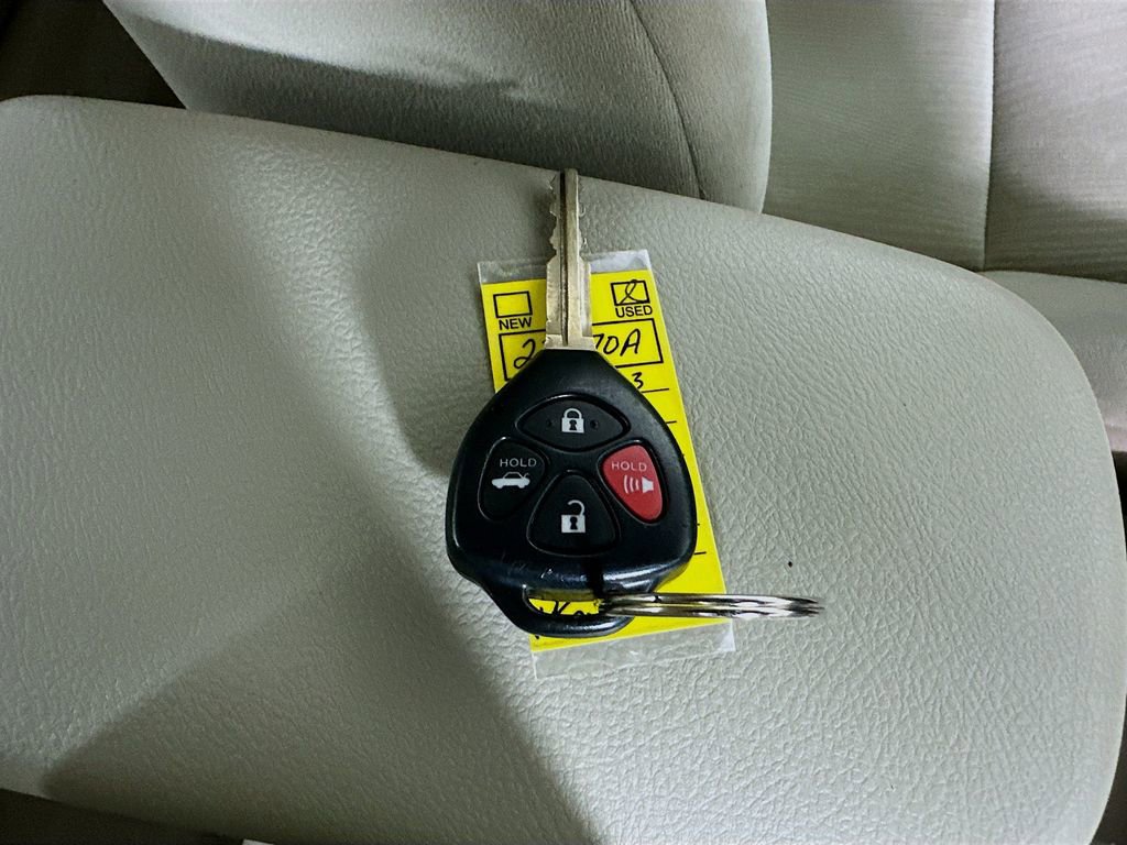 Used 2013 Toyota Corolla LE FWD image 33